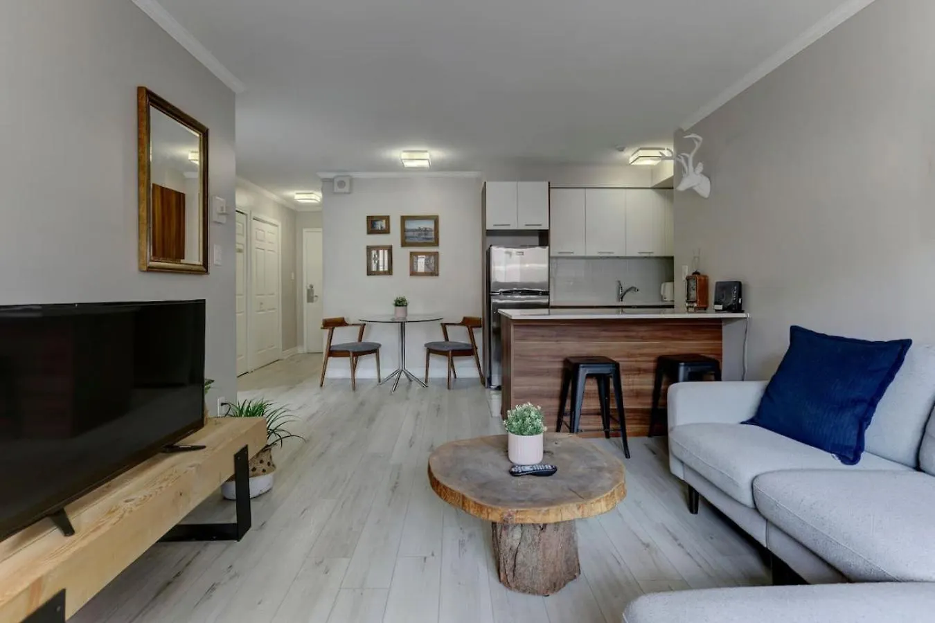 Cozy Condo In Heart Of Downtown Montréal