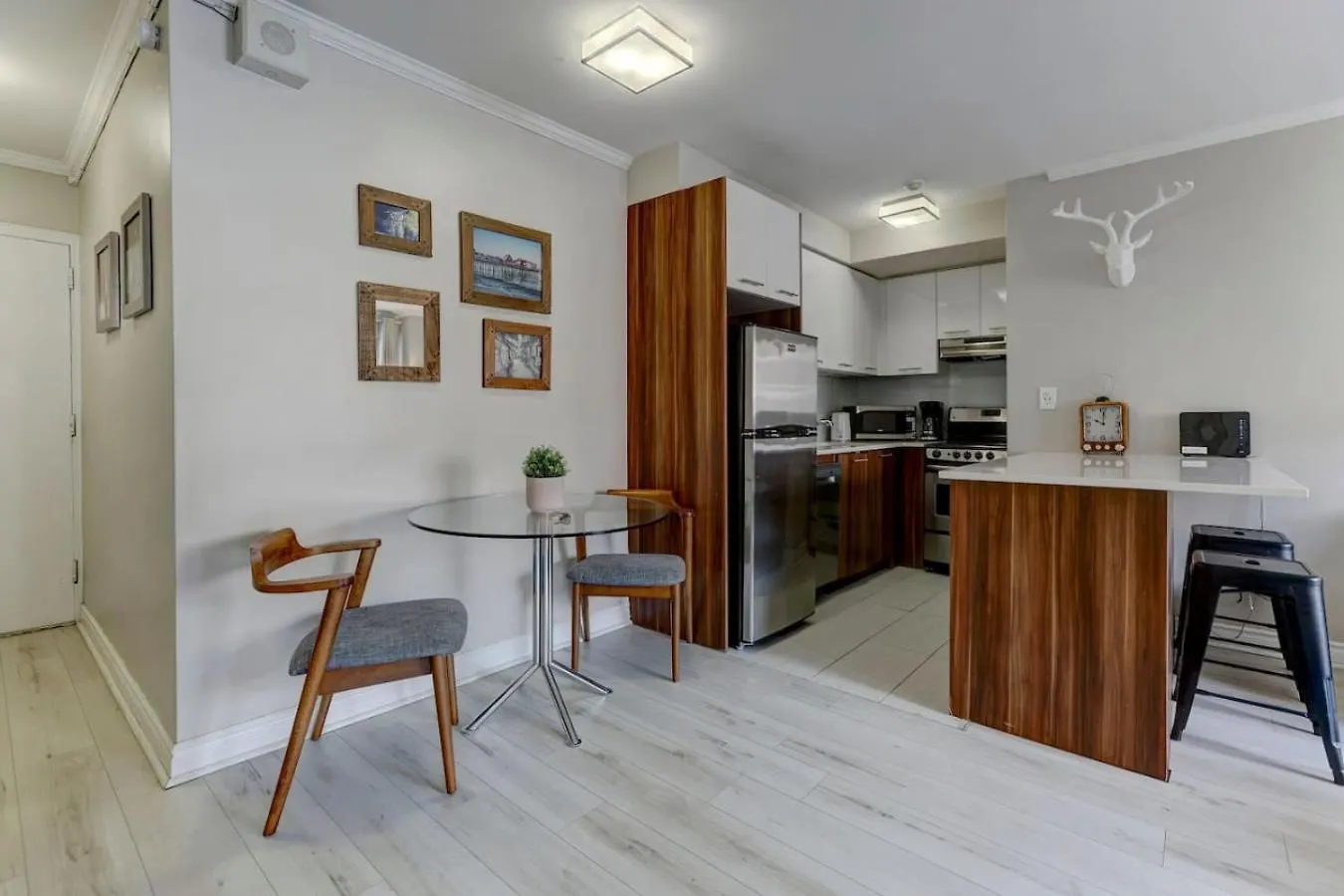 Apartment Cozy Condo In Heart Of Downtown Montreal