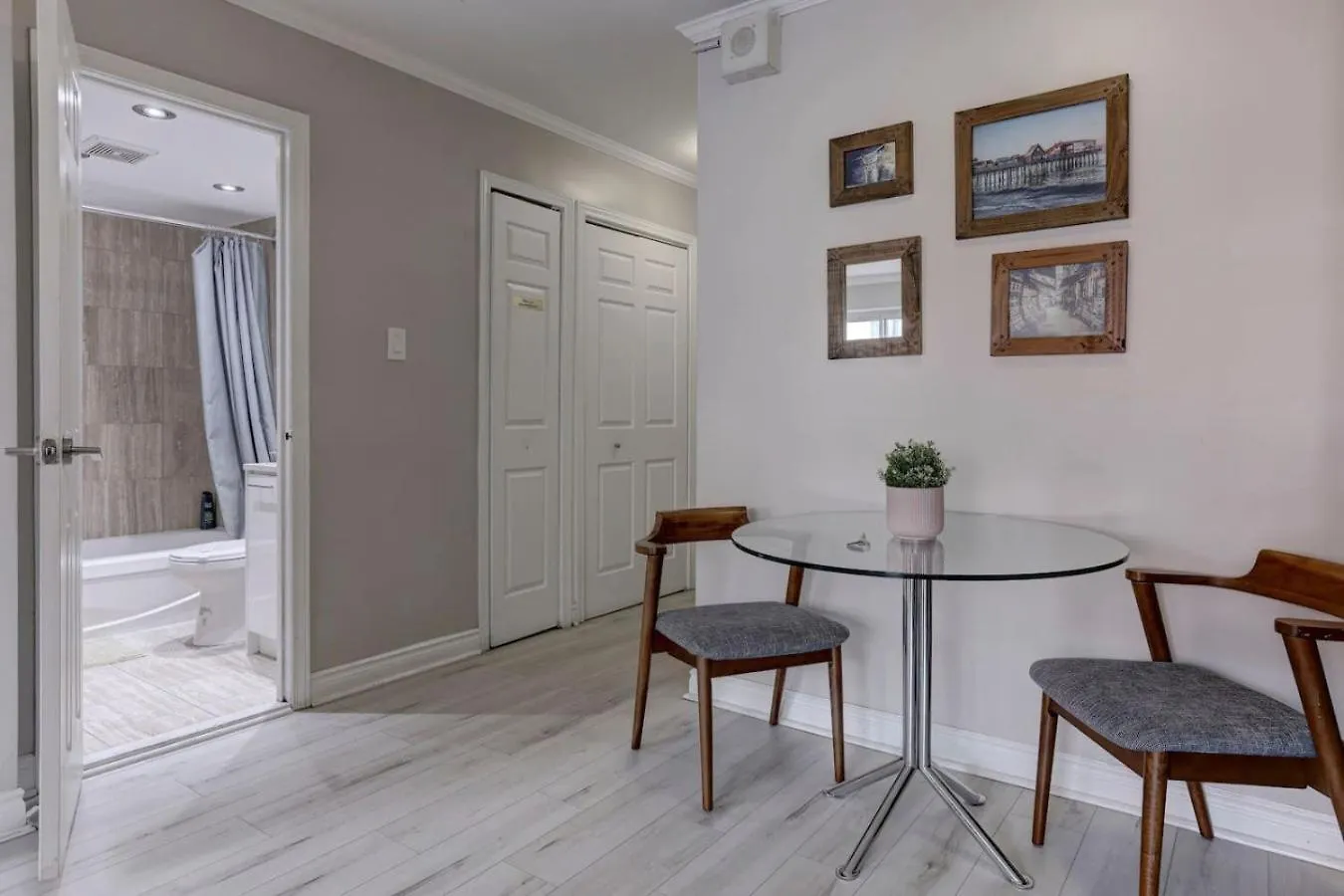 Apartment Cozy Condo In Heart Of Downtown Montreal Canada